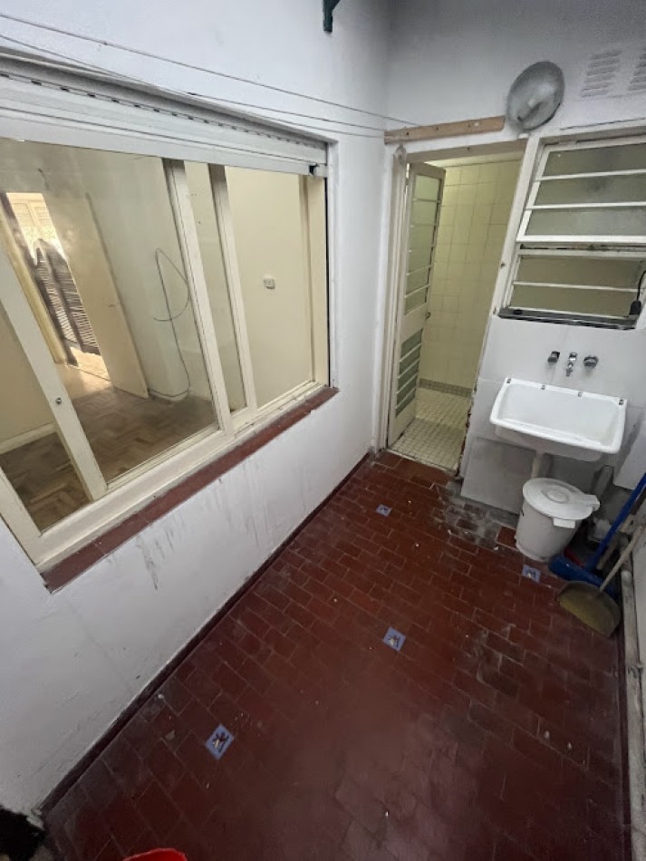 Alquiler 24 meses | Departamento 3 ambientes al frente con balcon y patio muy luminoso