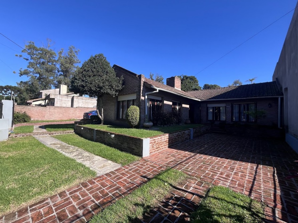 Venta Chalet 5 ambientes sobre lote de 900 m²  Colinas de Peralta Ramos APTO CREDITO