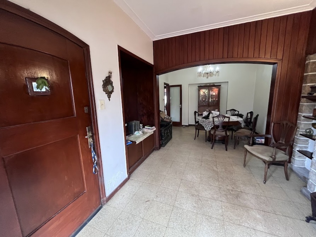 Chalet 5 ambientes en Los Troncos a metros de Guemes