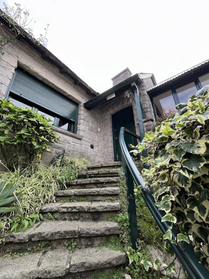 Chalet 5 ambientes en Los Troncos a metros de Guemes