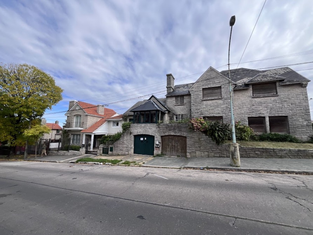 Chalet 5 ambientes en Los Troncos a metros de Guemes