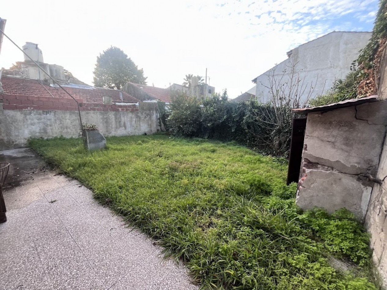 CHALET 3 AMBIENTES SOBRE LOTE DE 242 m² - BARRIO CONSTITUCION 