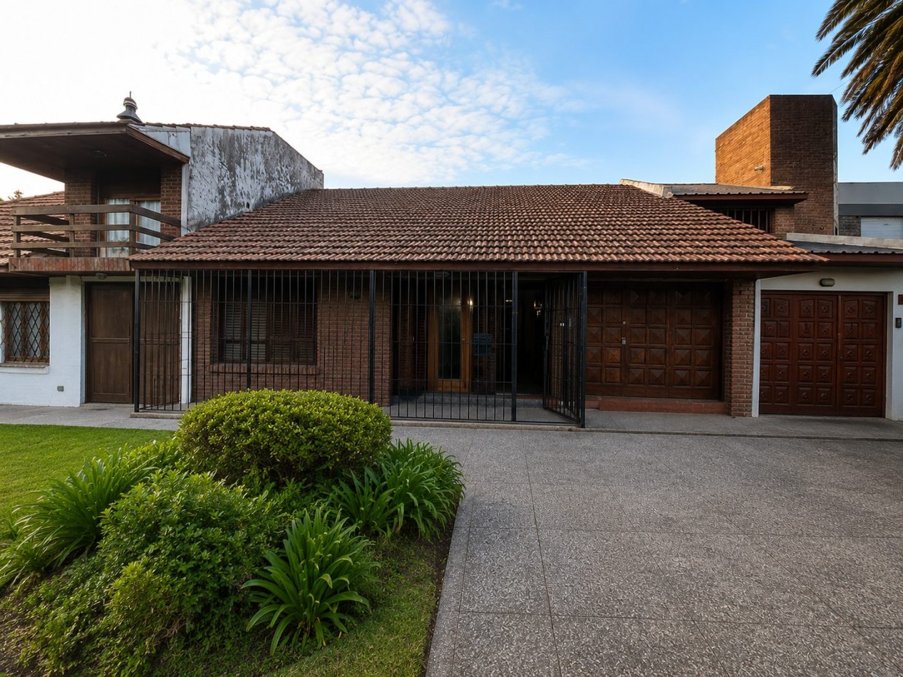 CHALET 3 AMBIENTES SOBRE LOTE DE 242 m² - BARRIO CONSTITUCION 