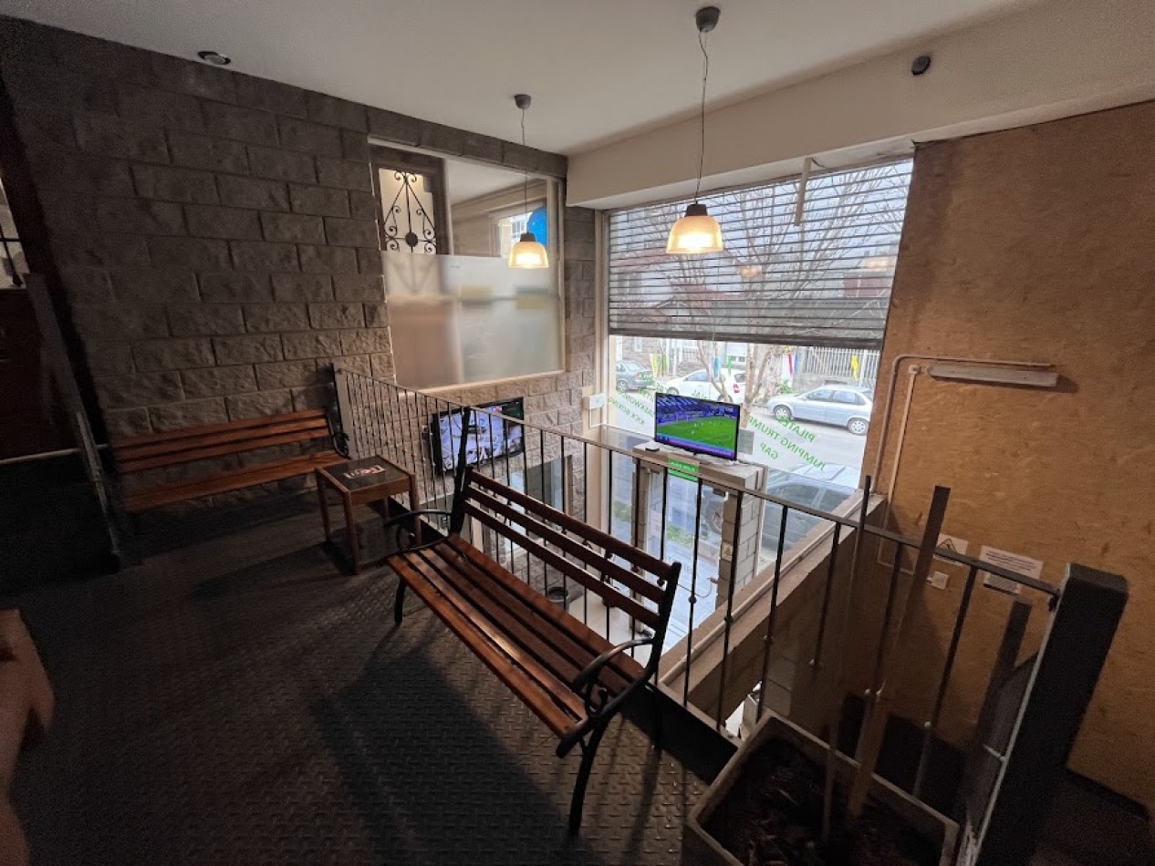 Propiedad Comercial de Gran Escala | 372 m² Cubiertos | Apto Credito | Varios Rubros