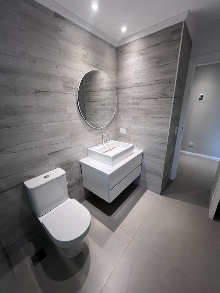 ALQUILER | Imponente casa de 5 ambientes con piscina y parque sobre lote de 1.000 m²
