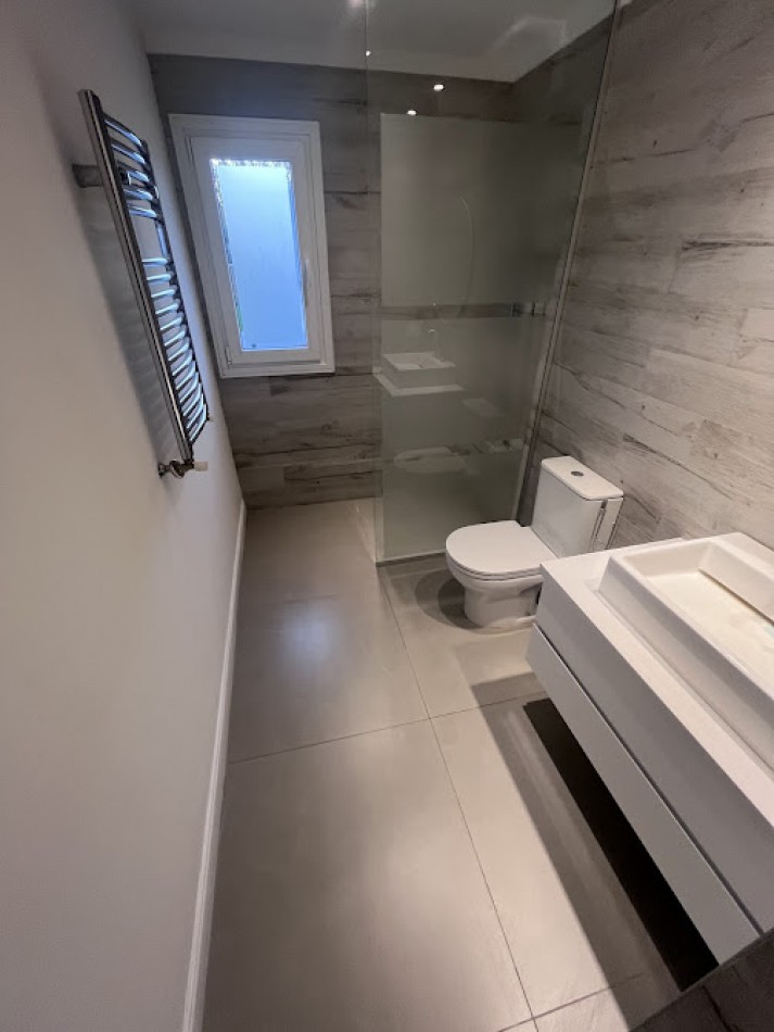 ALQUILER | Imponente casa de 5 ambientes con piscina y parque sobre lote de 1.000 m²