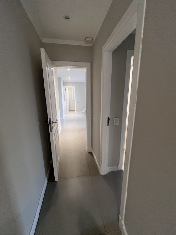 ALQUILER | Imponente casa de 5 ambientes con piscina y parque sobre lote de 1.000 m²