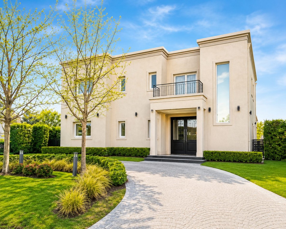 ALQUILER | Imponente casa de 5 ambientes con piscina y parque sobre lote de 1.000 m²