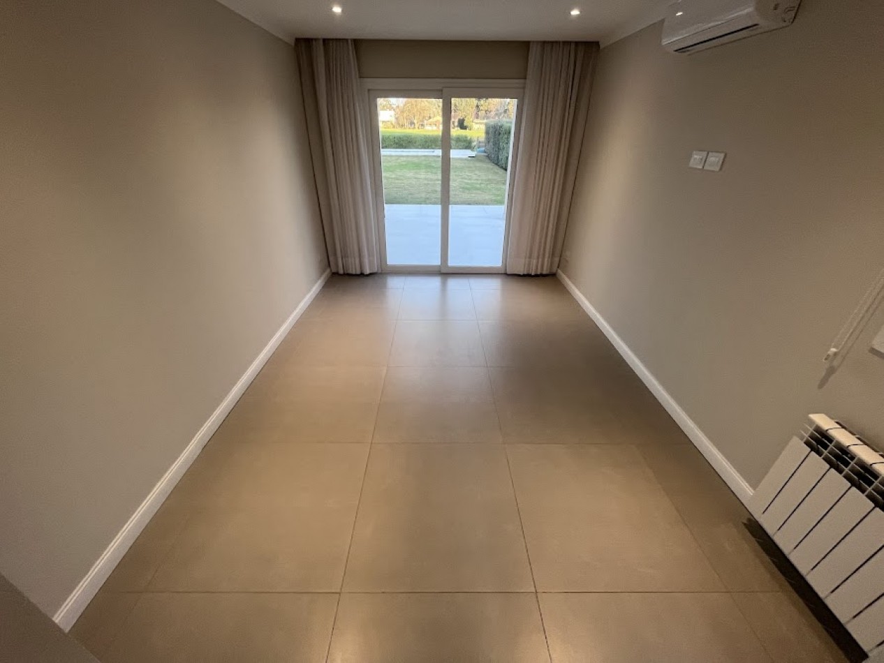 ALQUILER | Imponente casa de 5 ambientes con piscina y parque sobre lote de 1.000 m²