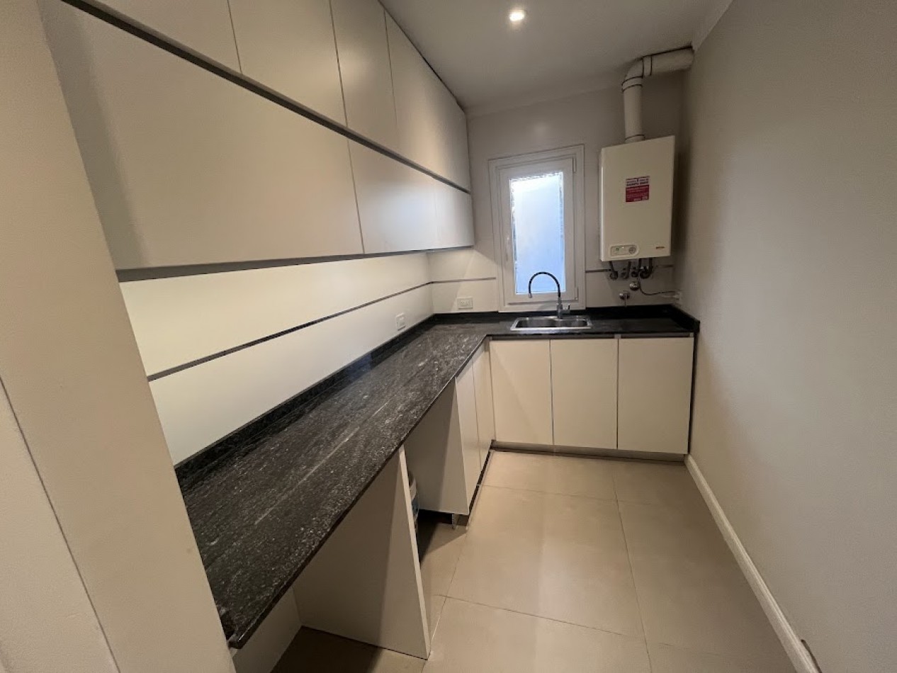 ALQUILER | Imponente casa de 5 ambientes con piscina y parque sobre lote de 1.000 m²