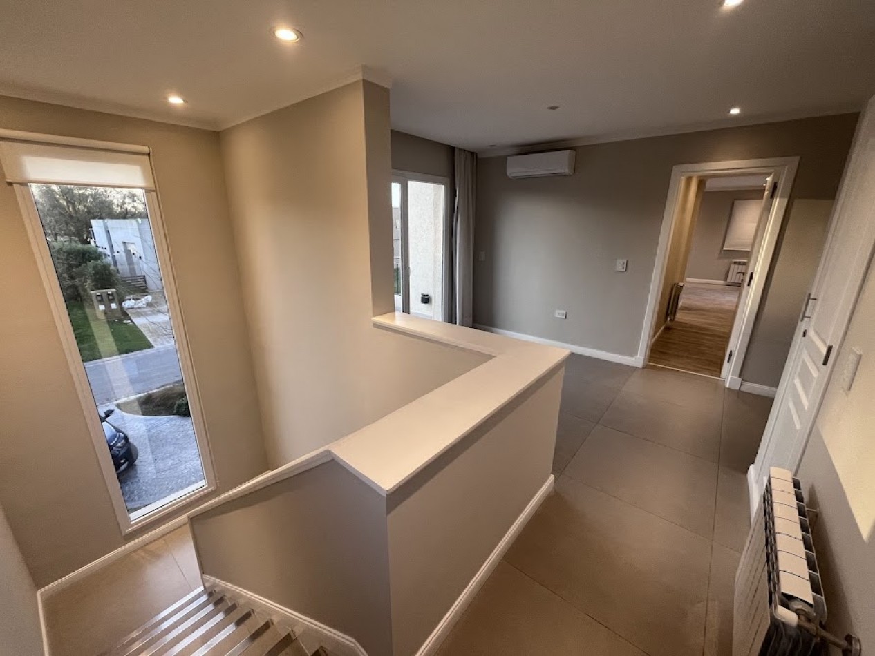 ALQUILER | Imponente casa de 5 ambientes con piscina y parque sobre lote de 1.000 m²