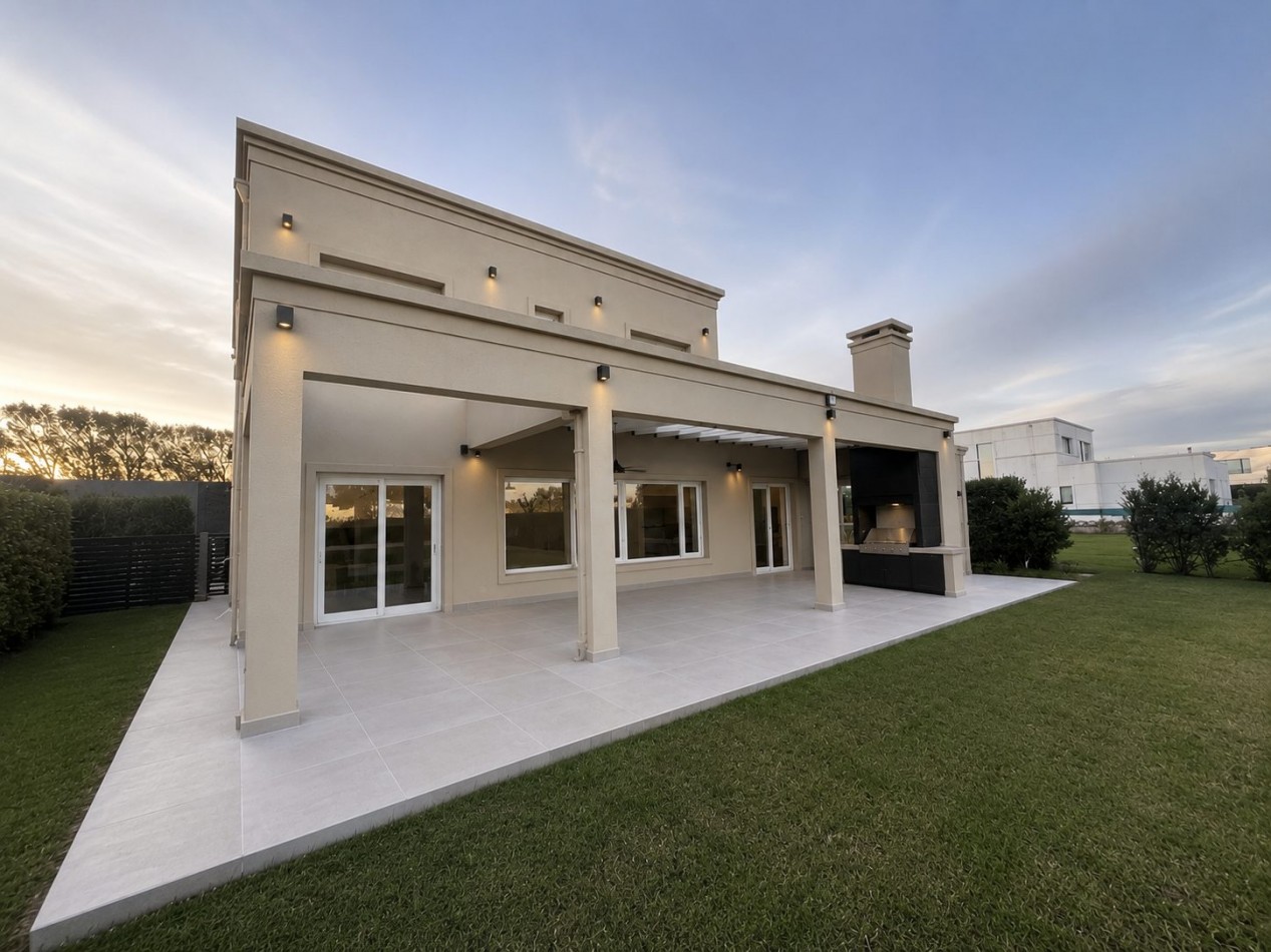 ALQUILER | Imponente casa de 5 ambientes con piscina y parque sobre lote de 1.000 m²