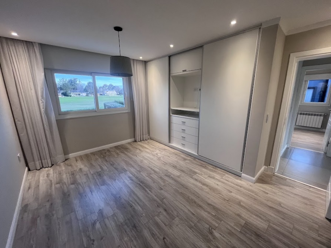 ALQUILER | Imponente casa de 5 ambientes con piscina y parque sobre lote de 1.000 m²