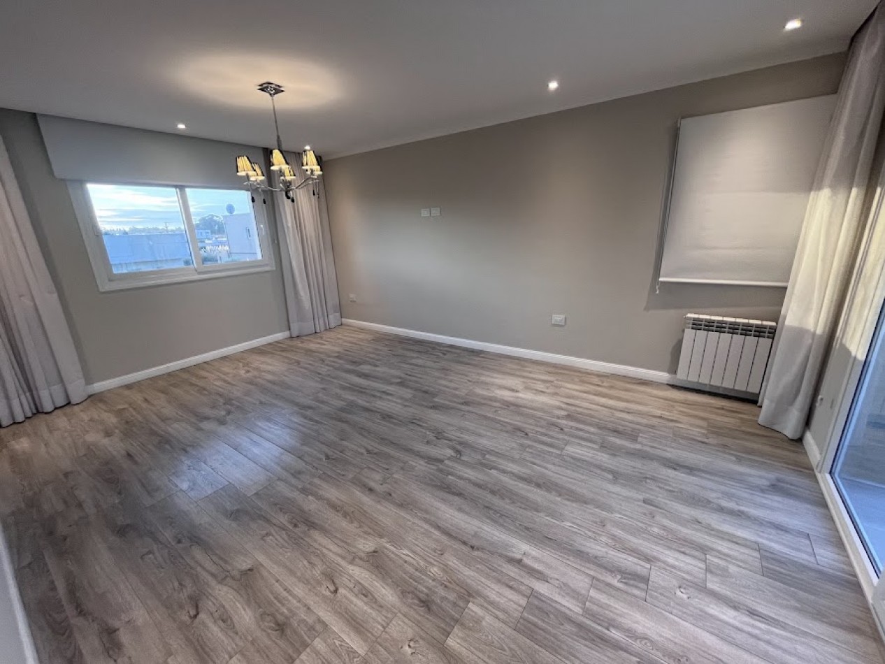 ALQUILER | Imponente casa de 5 ambientes con piscina y parque sobre lote de 1.000 m²