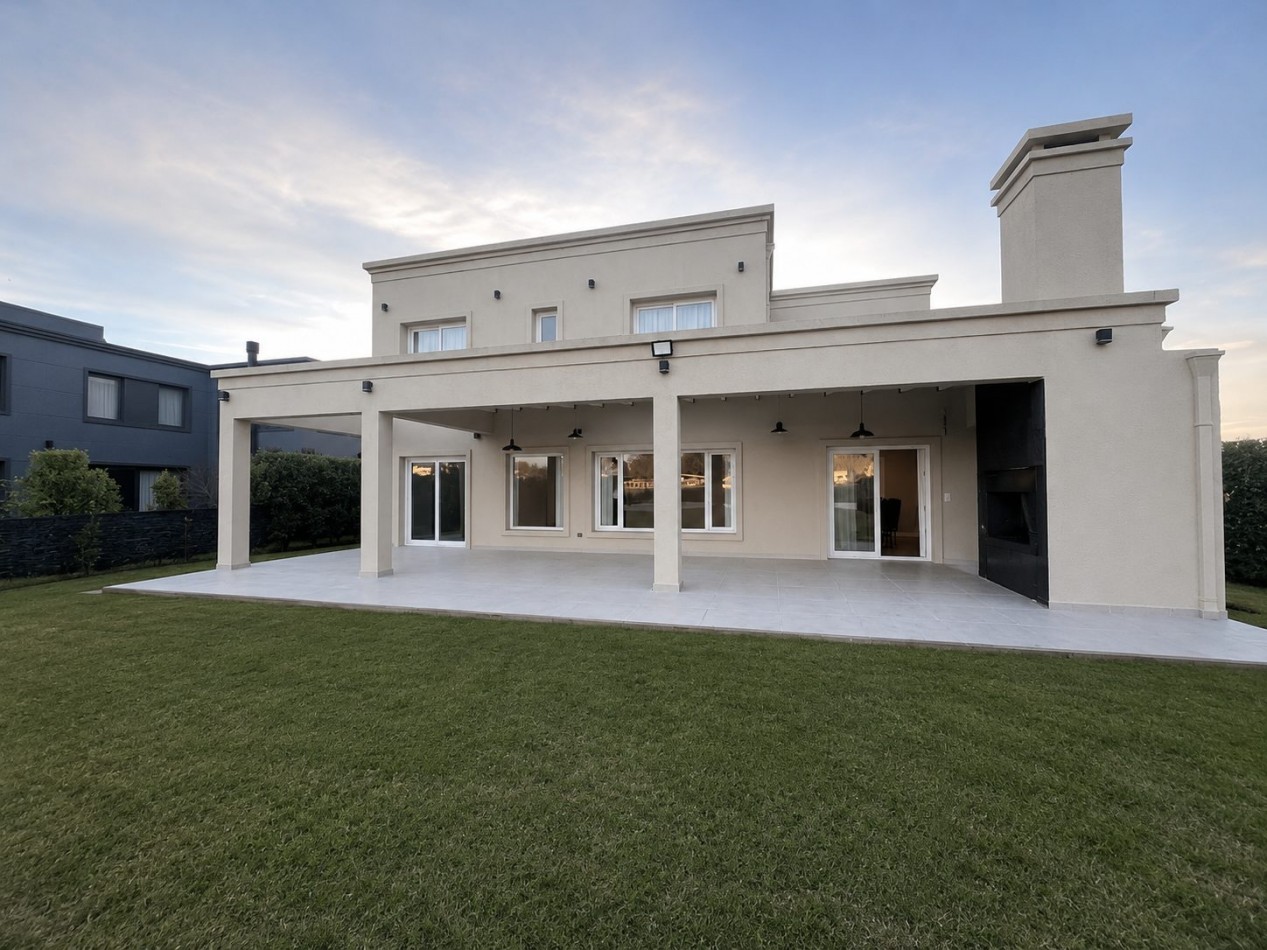 ALQUILER | Imponente casa de 5 ambientes con piscina y parque sobre lote de 1.000 m²