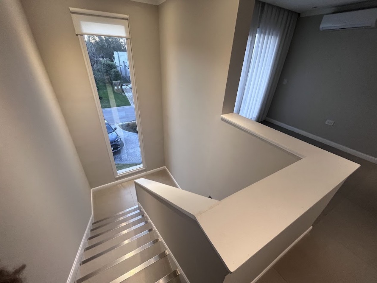 ALQUILER | Imponente casa de 5 ambientes con piscina y parque sobre lote de 1.000 m²