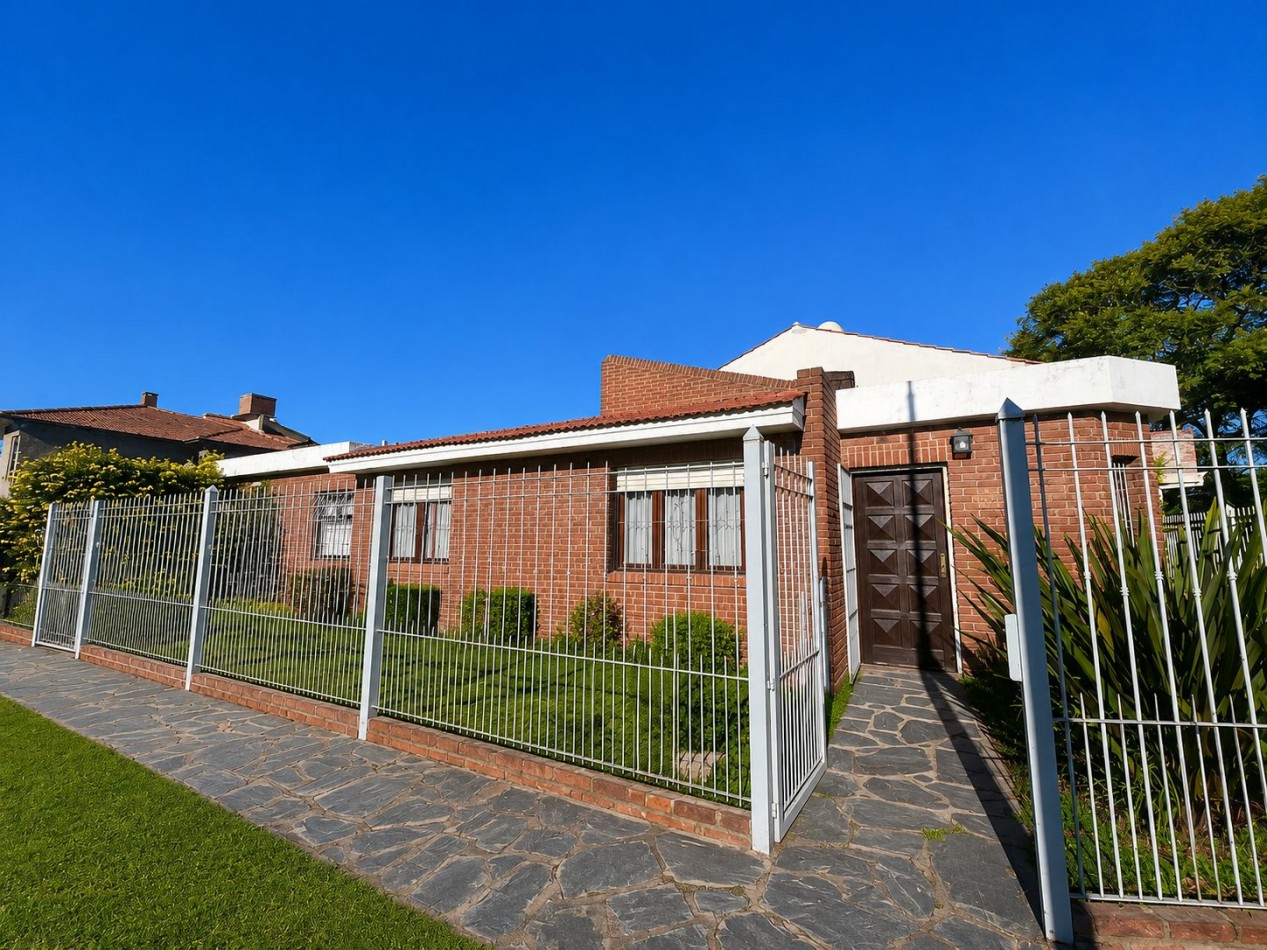 Chalet Apto Credito en Los Pinares | Lote Propio y Potencial de Ampliacion
