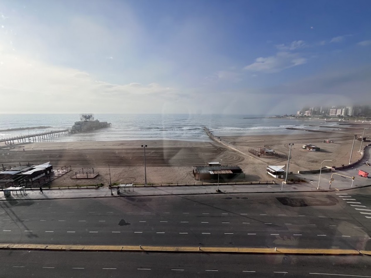 Amplio 3 ambientes con dependencia frente al mar
