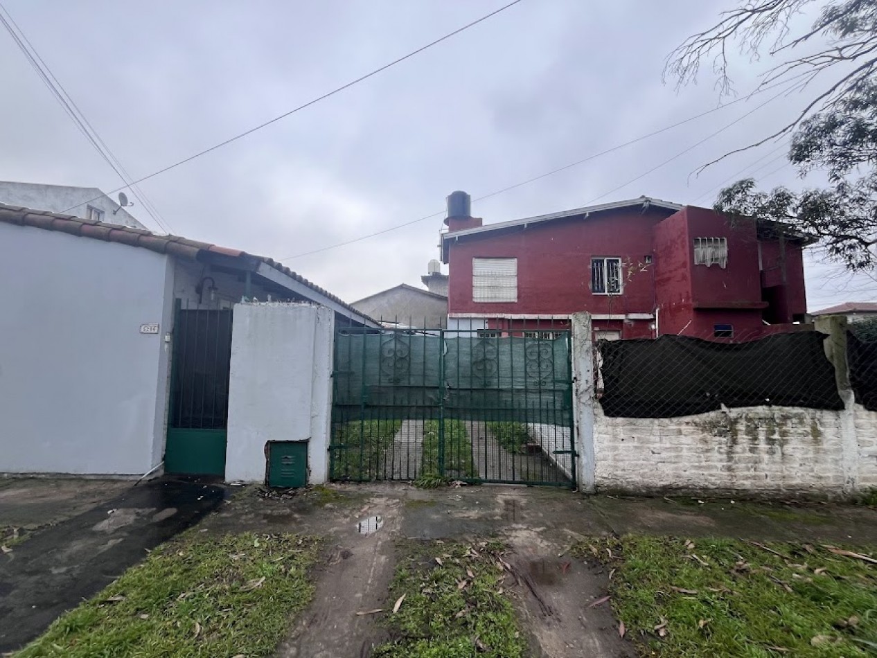 OPORTUNIDAD Lote en esquina con dos viviendas independientes | Apto credito