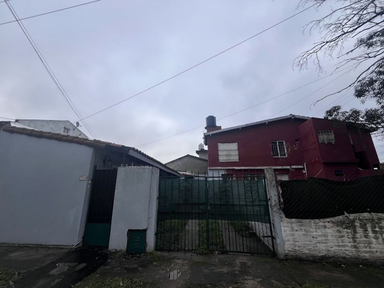 OPORTUNIDAD Lote en esquina con dos viviendas independientes | Apto credito