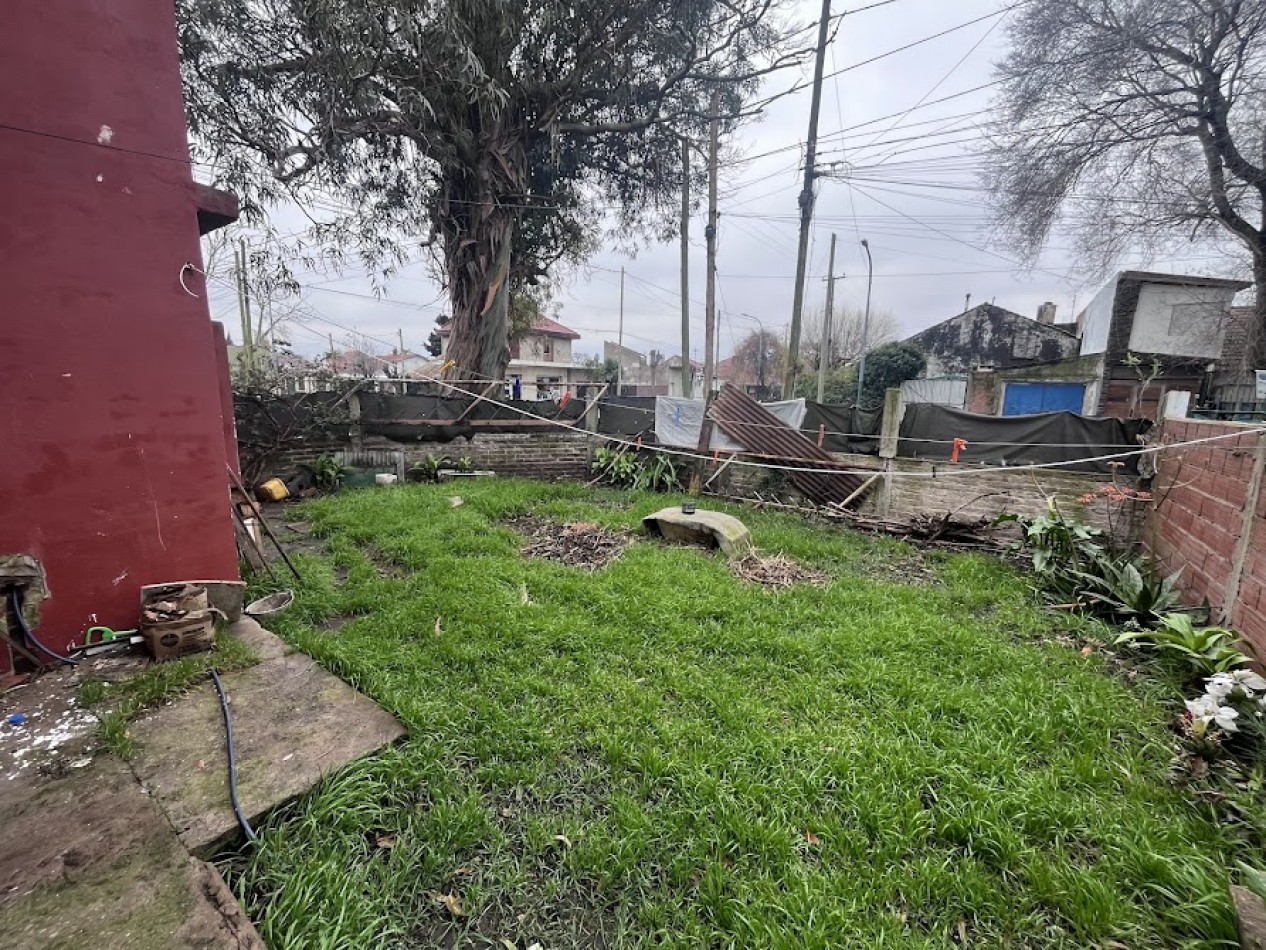OPORTUNIDAD Lote en esquina con dos viviendas independientes | Apto credito