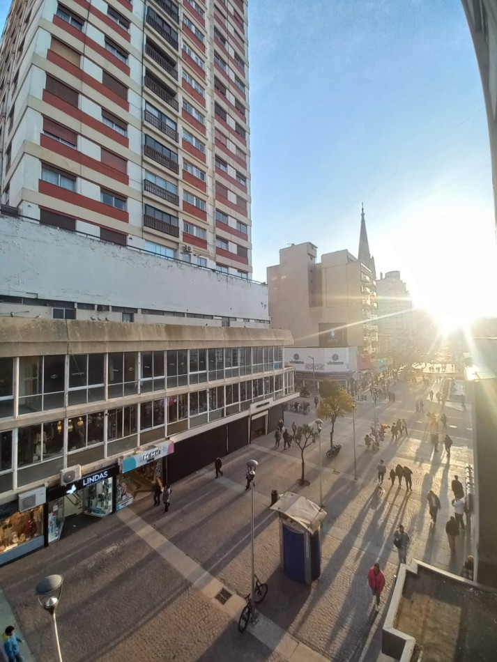 Departamento 3 ambientes con balcon - Pleno Centro