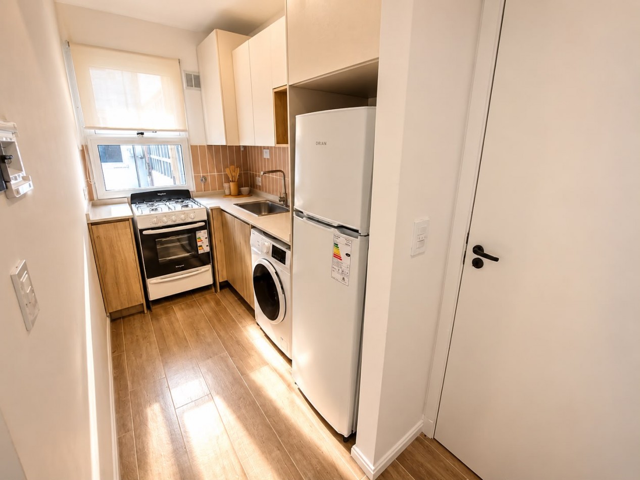 Departamento 2 ambientes -RECICLADO- AMOBLADO,-CON BALCON 