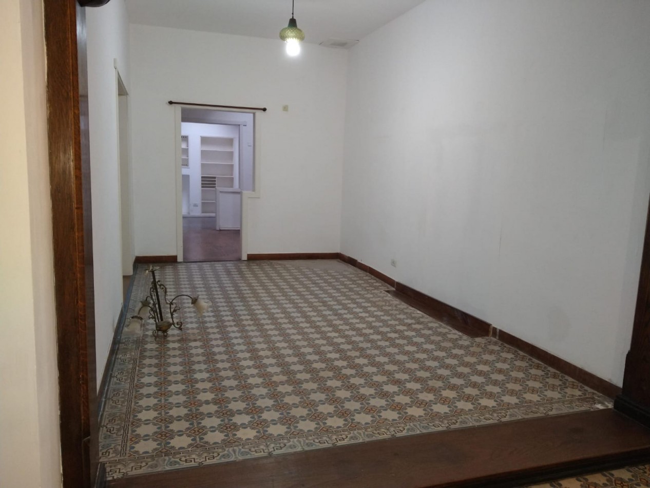 Venta en Chauvin: Chalet + Departamento sobre lote propio de 450 m²