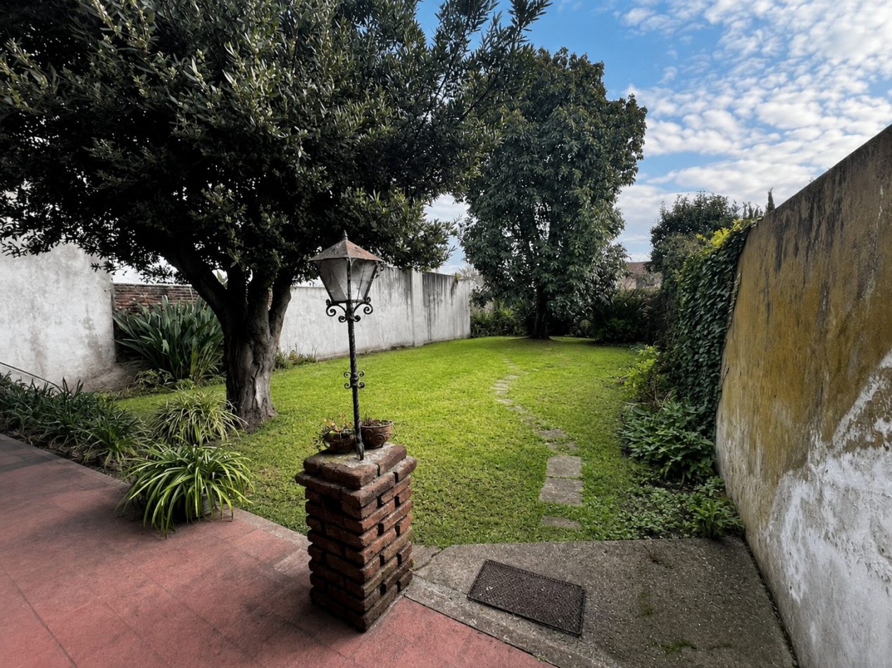 Venta en Chauvin: Chalet + Departamento sobre lote propio de 450 m²