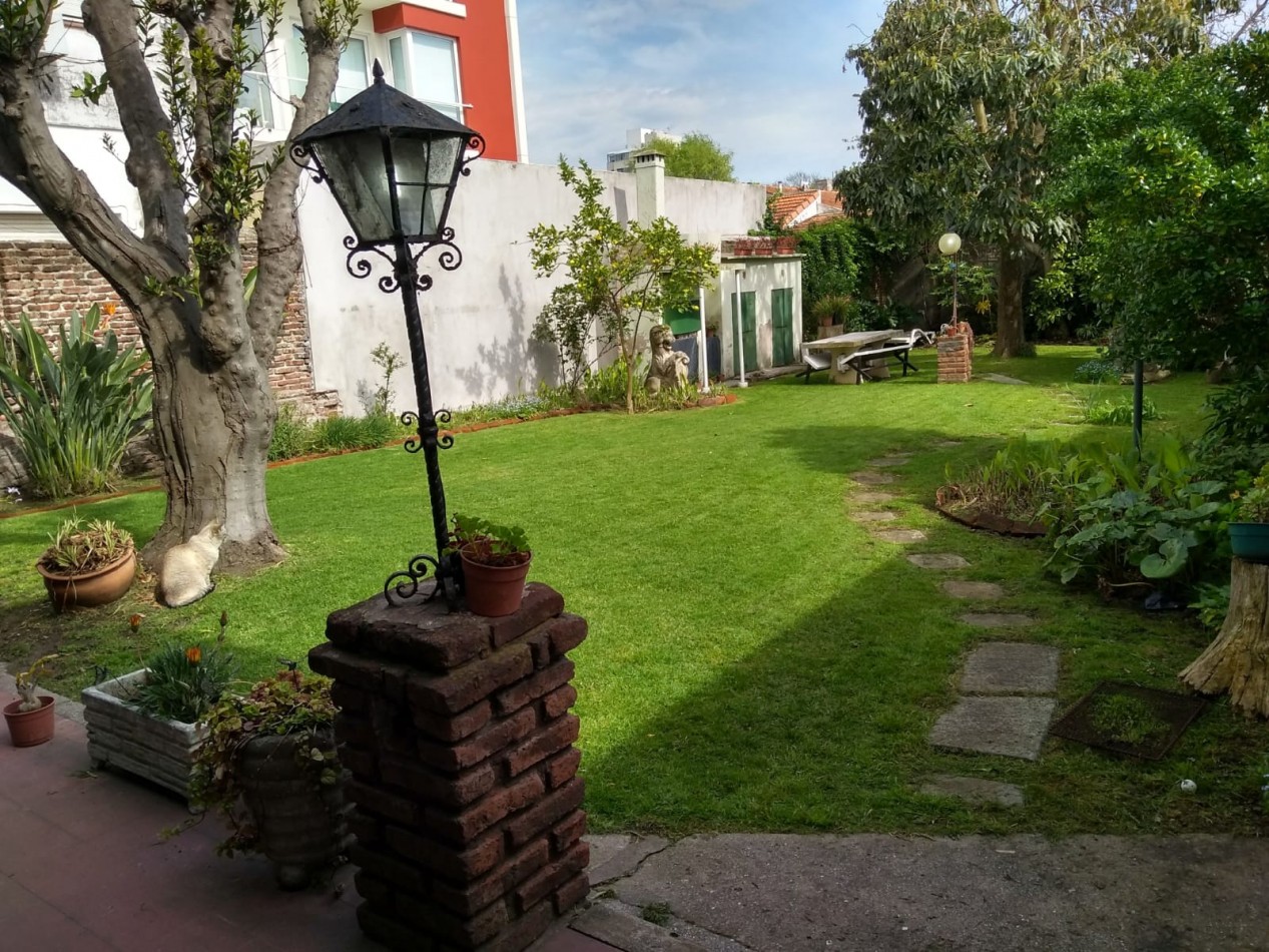 Venta en Chauvin: Chalet + Departamento sobre lote propio de 450 m²