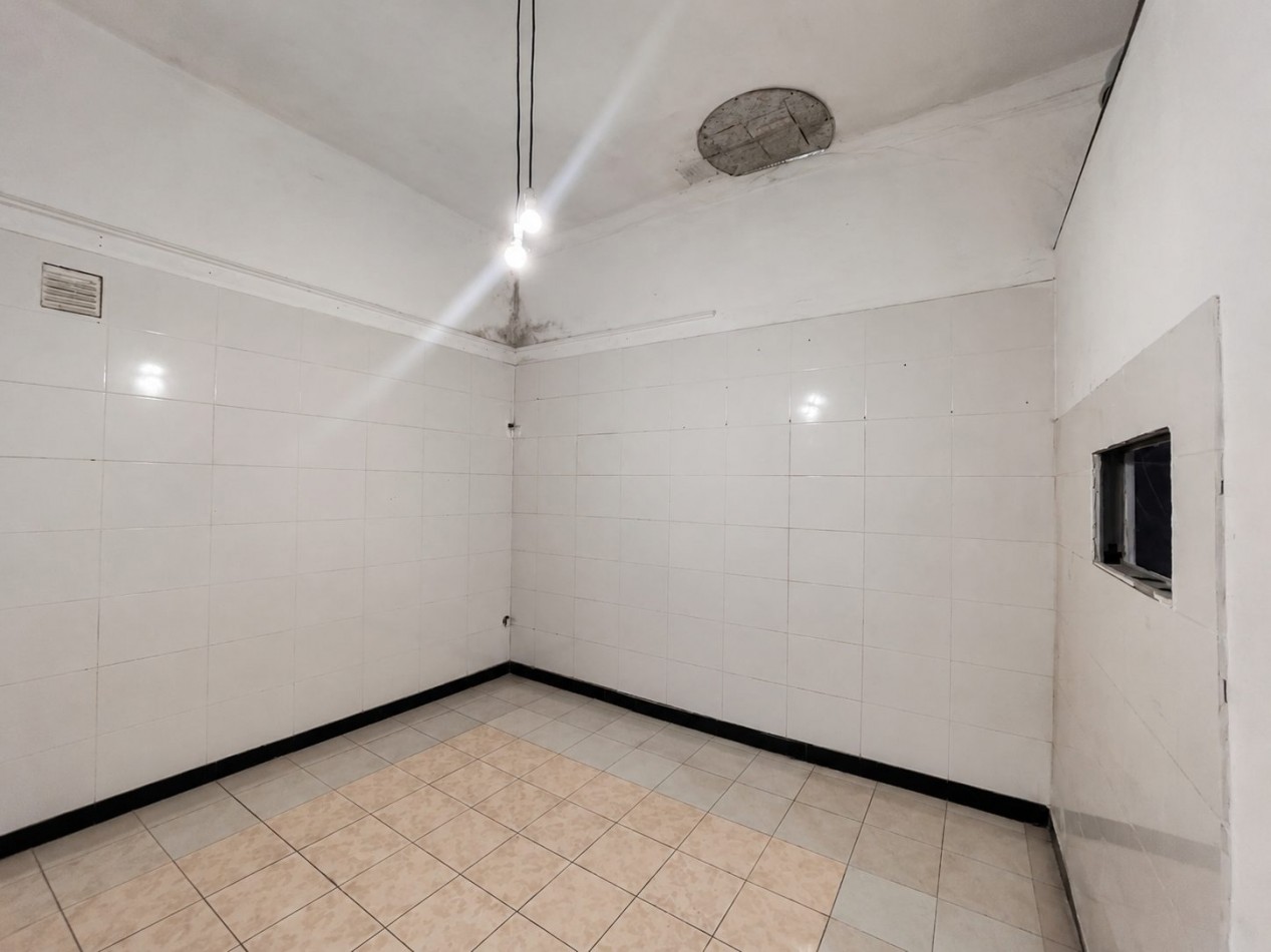 ALQUILER DE LOCAL COMERCIAL - GRAN VIDRIERA EN EXCELENTE UBICACION