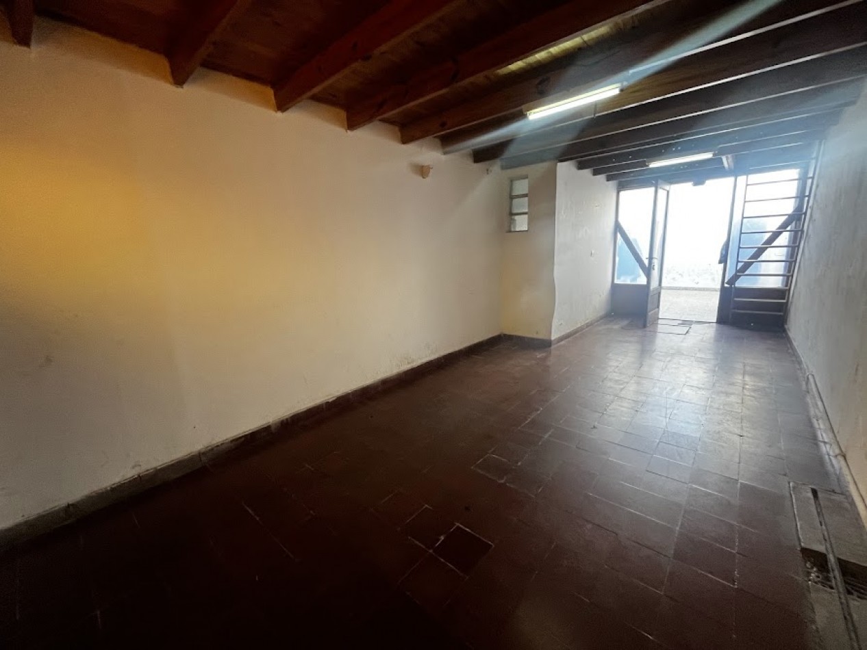 CASA DE TRES AMBIENTES CON PARQUE-QUINCHO -GARAGE