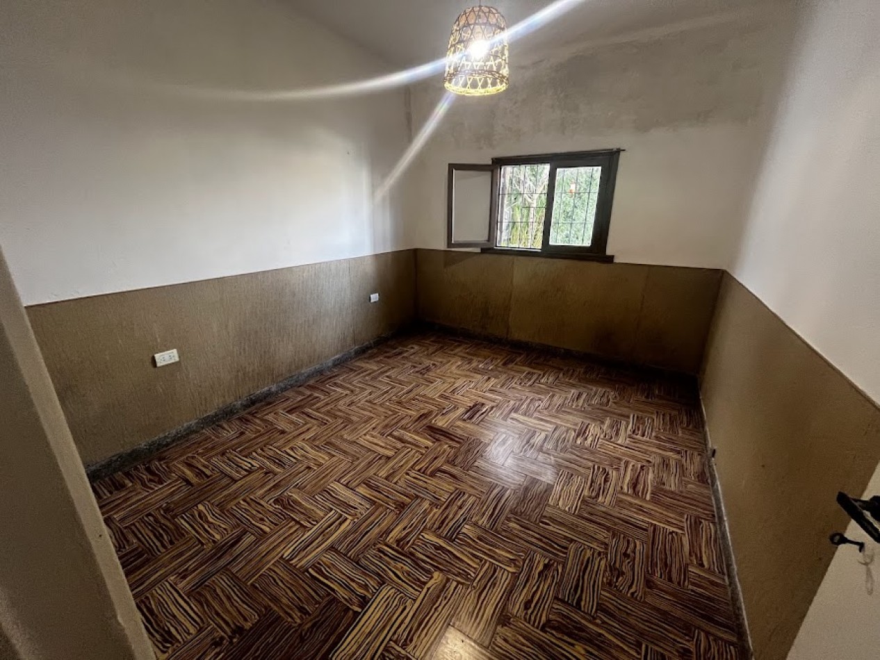 CASA DE TRES AMBIENTES CON PARQUE-QUINCHO -GARAGE