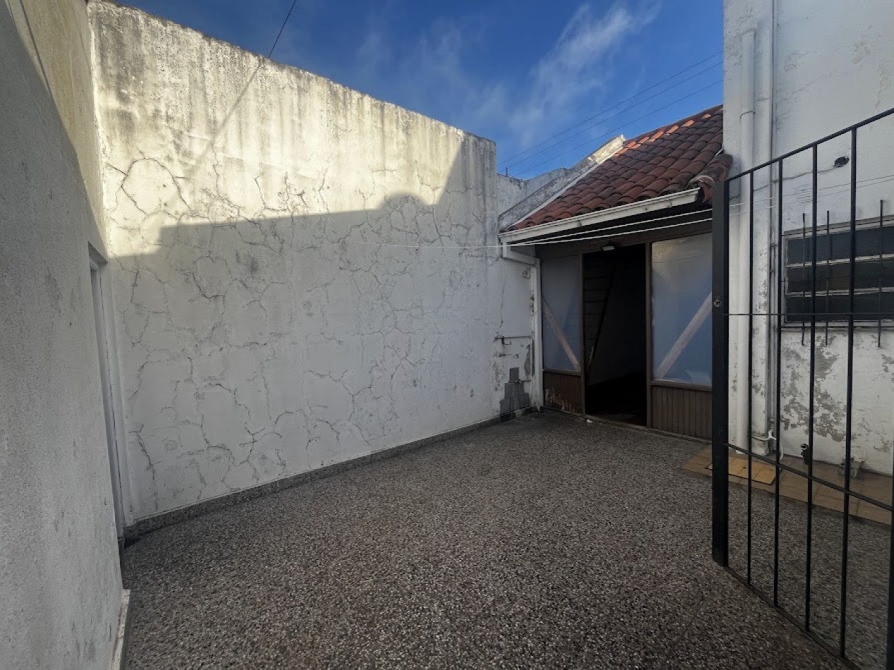 CASA DE TRES AMBIENTES CON PARQUE-QUINCHO -GARAGE