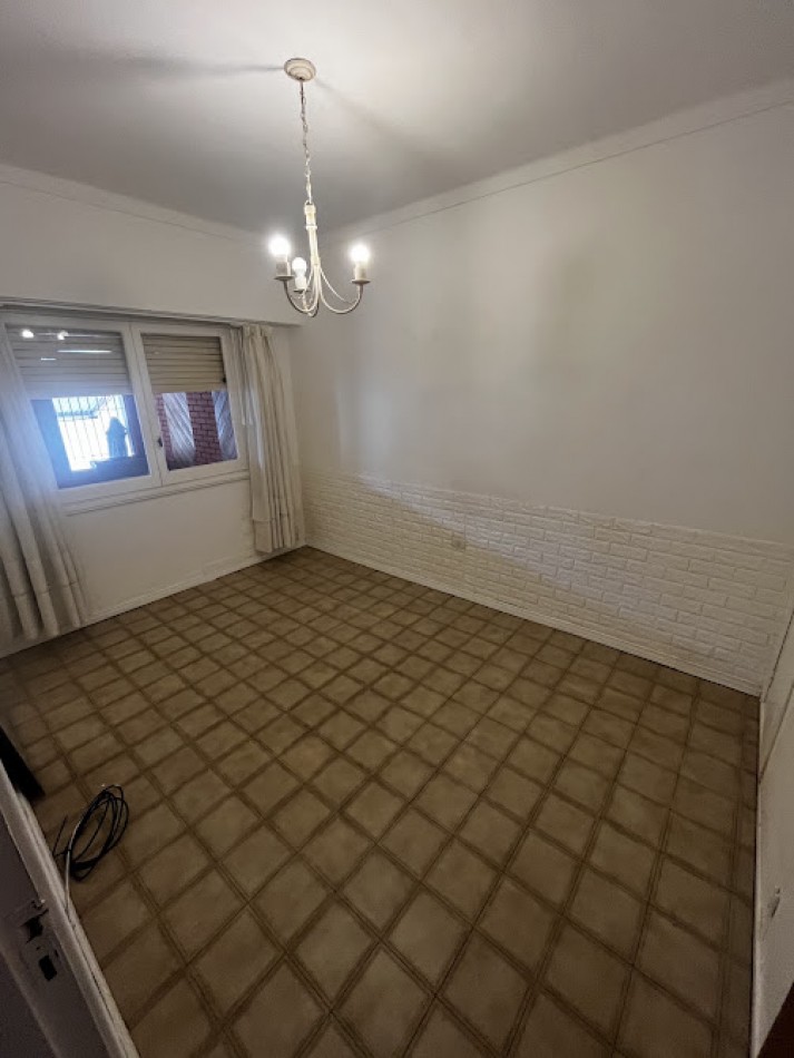 CHALET EN ALQUILER POR 24 MESES 3 AMB. PARQUE-QUINCHO -COCHERA -PARQUE LURO