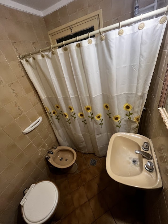 CHALET EN ALQUILER POR 24 MESES 3 AMB. PARQUE-QUINCHO -COCHERA -PARQUE LURO
