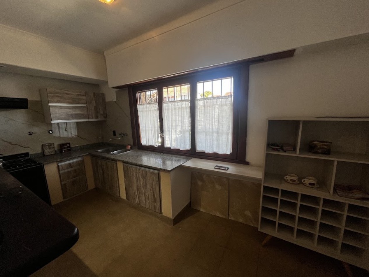 CHALET EN ALQUILER POR 24 MESES 3 AMB. PARQUE-QUINCHO -COCHERA -PARQUE LURO
