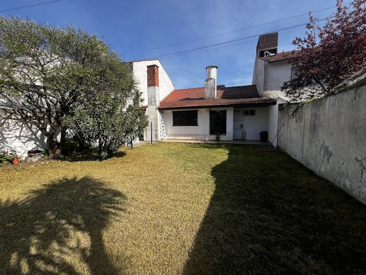 CHALET EN ALQUILER POR 24 MESES 3 AMB. PARQUE-QUINCHO -COCHERA -PARQUE LURO
