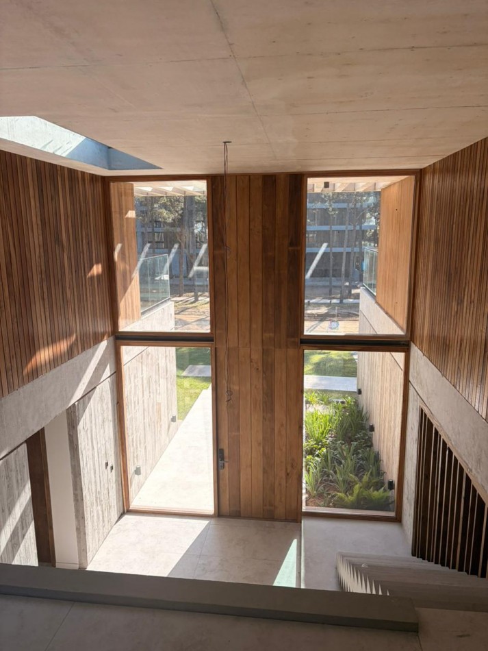 CASA 7 AMBIENTES DE DISEÑO EN PINAMAR NORTE ENTRE EL BOSQUE Y EL MAR
