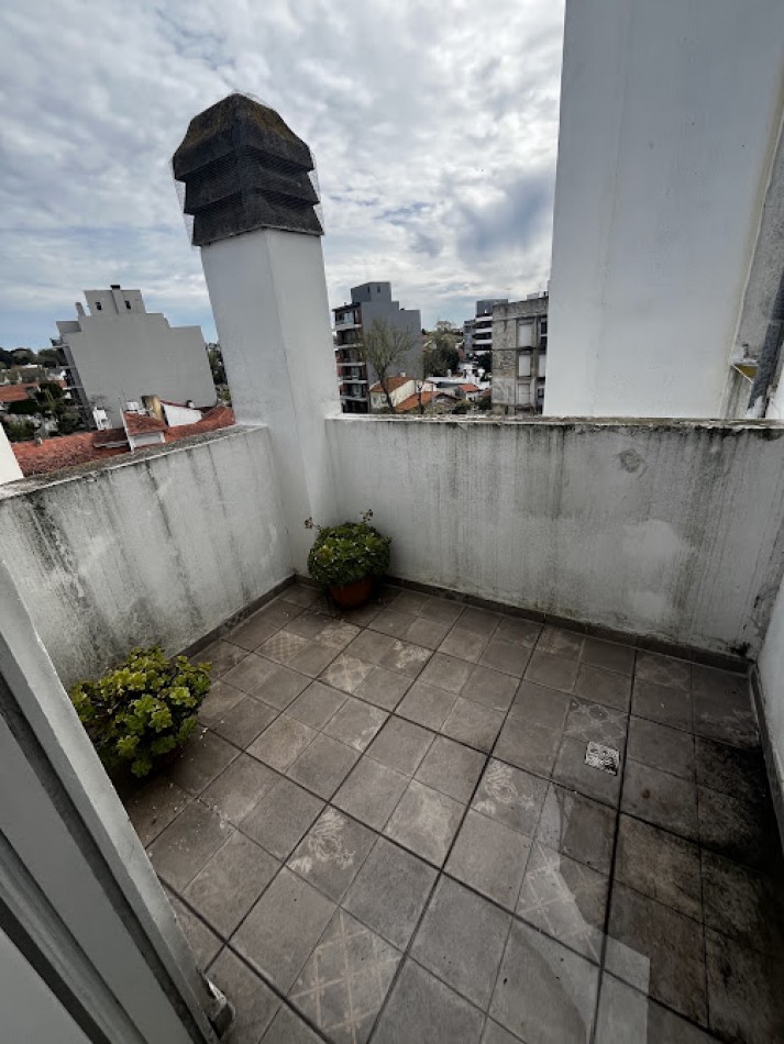  Departamento en duplex de 4 ambientes en Chauvin -QUINCHO-PATIO PROPIO-COCHERA