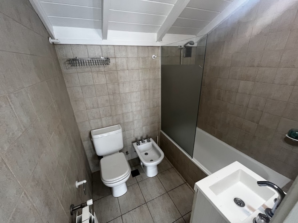  Departamento en duplex de 4 ambientes en Chauvin -QUINCHO-PATIO PROPIO-COCHERA