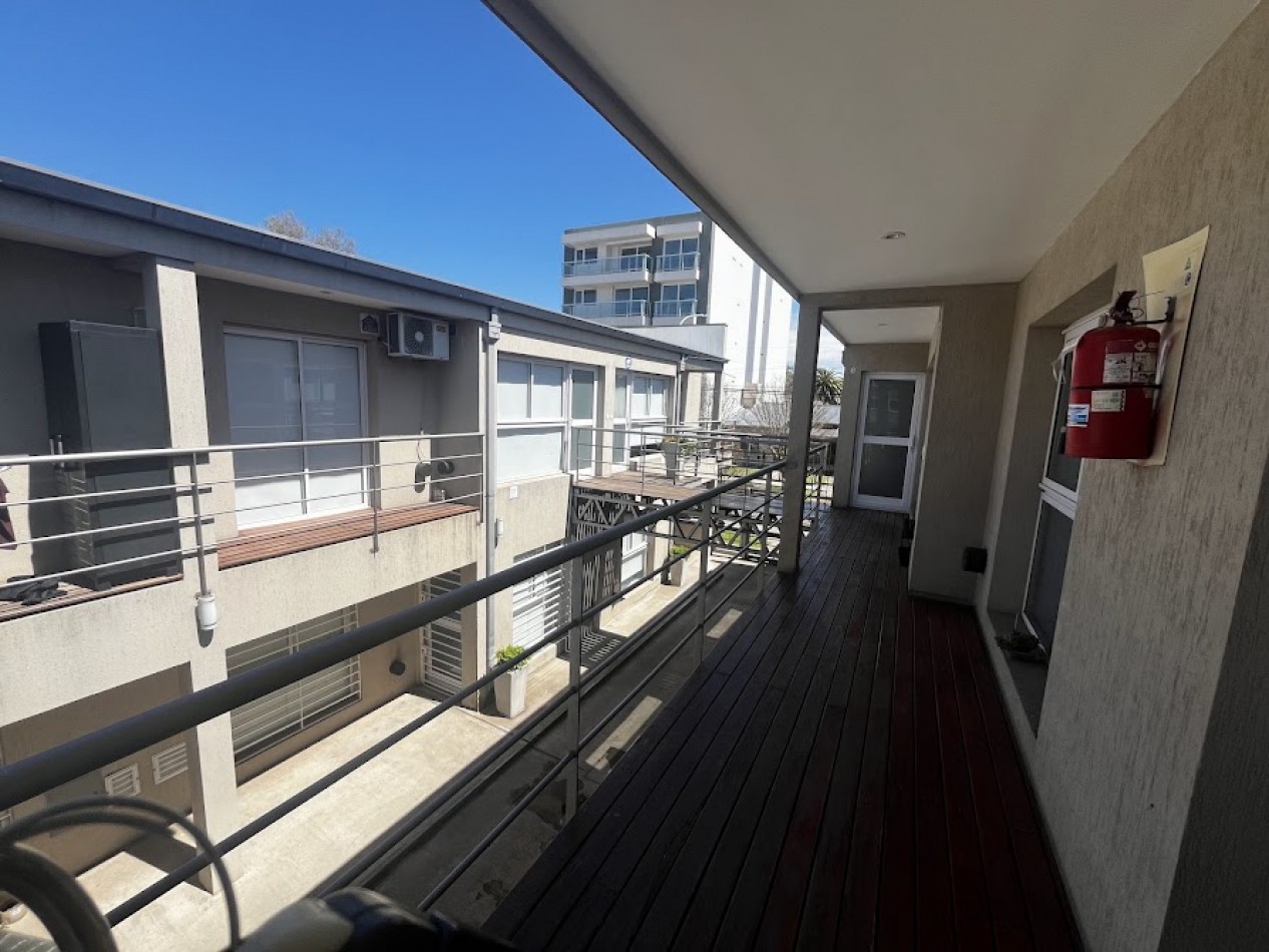 DEPARTAMENTO DE 2 AMBIENTES CON COCHERA Y BALCONES | APTO CREDITO