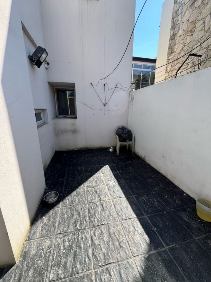 CHALET DE CATEGORIA 5 AMBIENTES CON PARQUE, PISCINA CLIMATIZADA Y TERRAZA - BARRIO CONSTITUCION