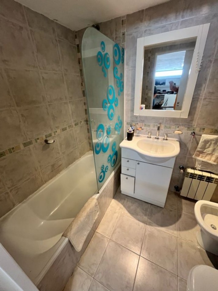 CHALET DE CATEGORIA 5 AMBIENTES CON PARQUE, PISCINA CLIMATIZADA Y TERRAZA - BARRIO CONSTITUCION