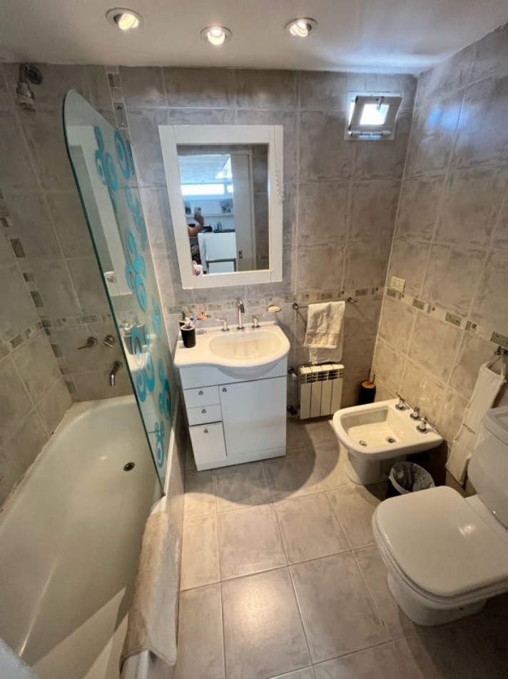 CHALET DE CATEGORIA 5 AMBIENTES CON PARQUE, PISCINA CLIMATIZADA Y TERRAZA - BARRIO CONSTITUCION