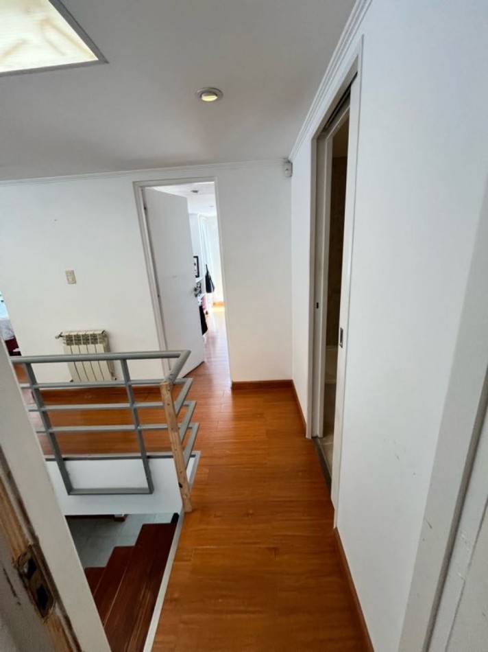 CHALET DE CATEGORIA 5 AMBIENTES CON PARQUE, PISCINA CLIMATIZADA Y TERRAZA - BARRIO CONSTITUCION