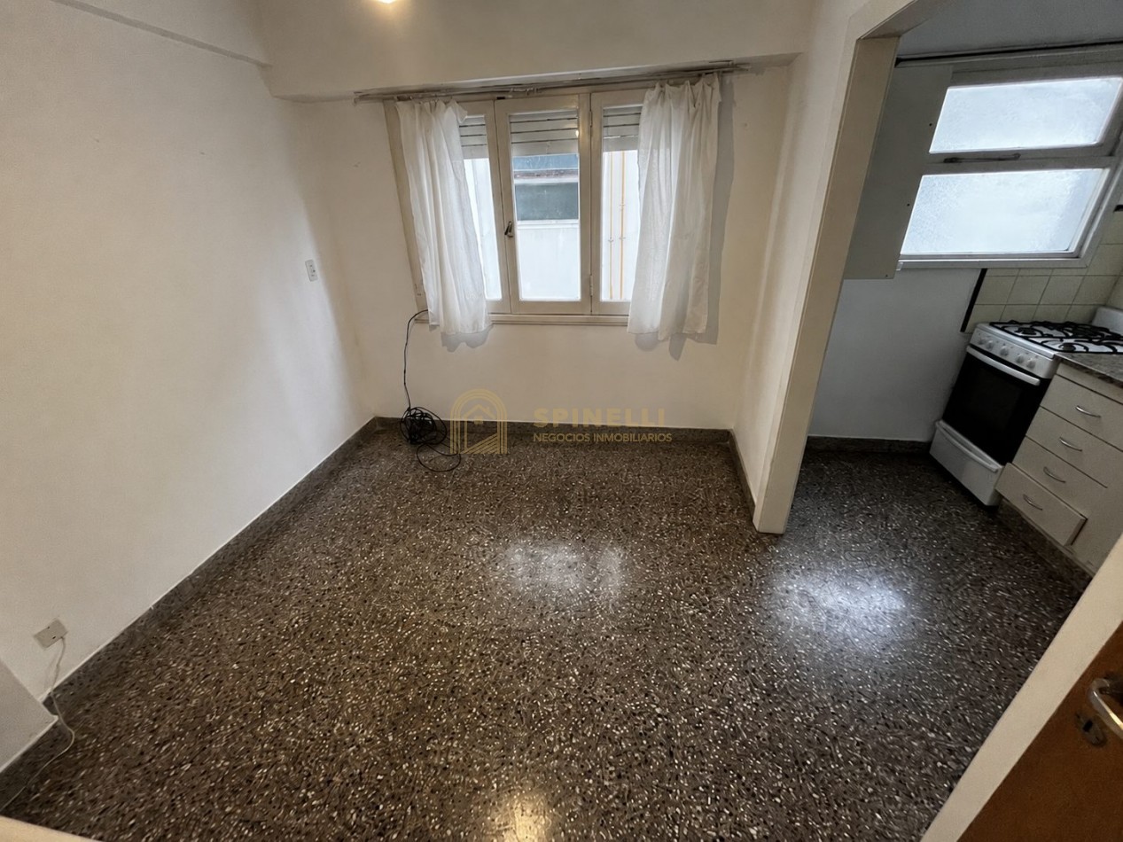 Alquiler 24 meses | Amplio departamento de 3 ambientes con gran balcon al frente-CHAUVIN