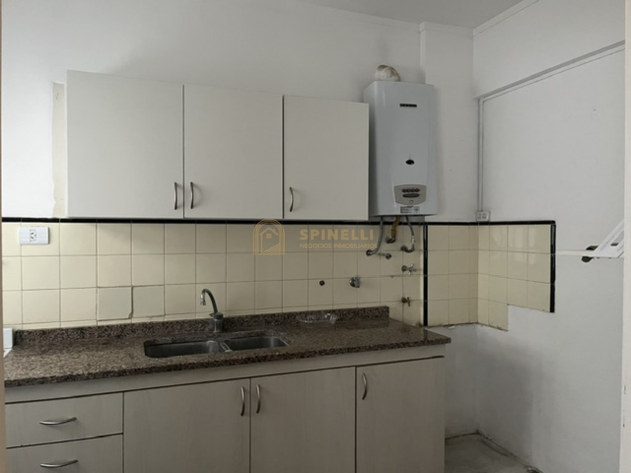 Alquiler 24 meses | Amplio departamento de 3 ambientes con gran balcon al frente-CHAUVIN