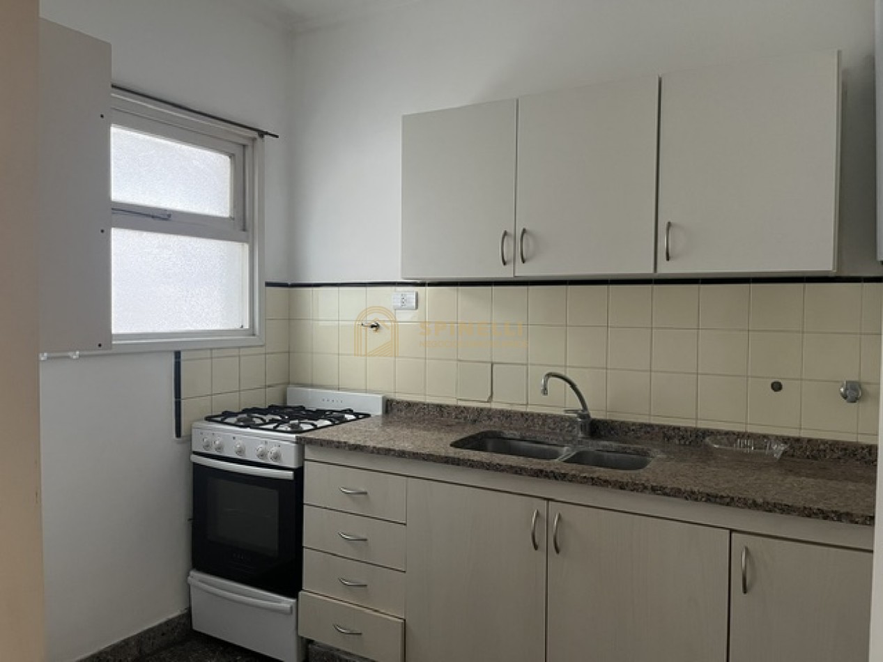 Alquiler 24 meses | Amplio departamento de 3 ambientes con gran balcon al frente-CHAUVIN