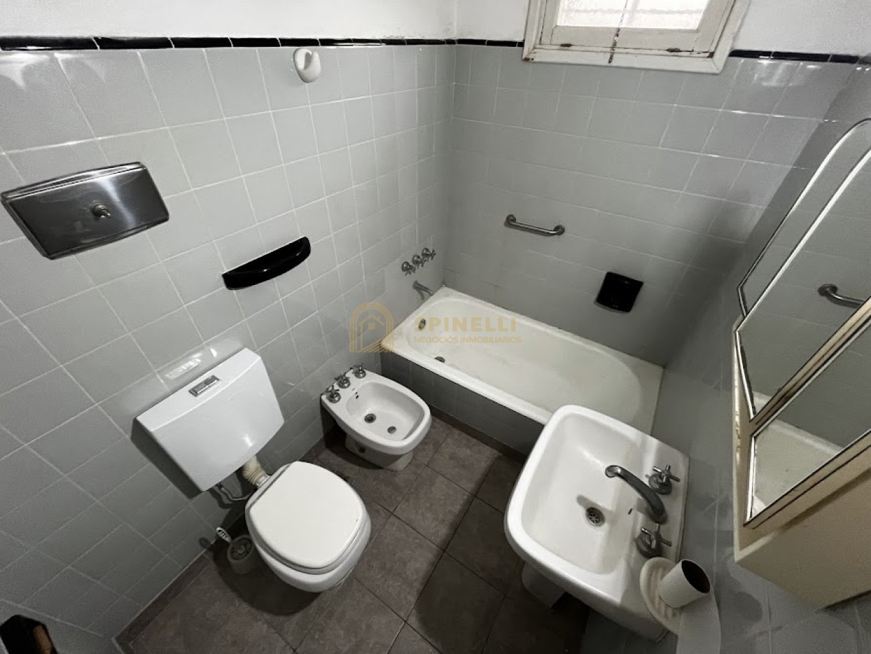 Alquiler 24 meses | Amplio departamento de 3 ambientes con gran balcon al frente-CHAUVIN